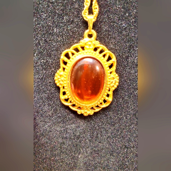 Amber pendant on goldtone chain - Picture 1 of 4